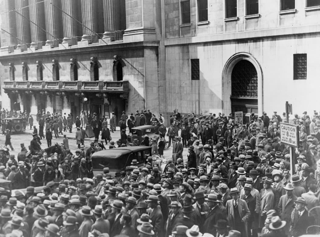 Monochrome photograph showing a large group of people gathered outside the library of congress.