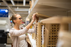 Become a strategic shopper woman in store
