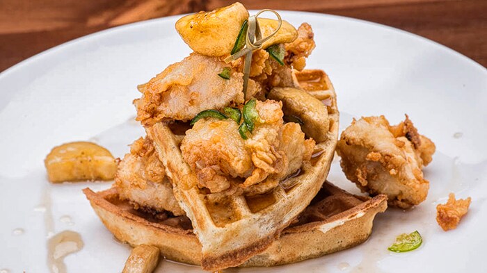 The Pursuit: Belle Harlem chicken waffel in plate