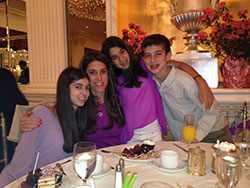 Leslie Tayne and her children Mom with three kids