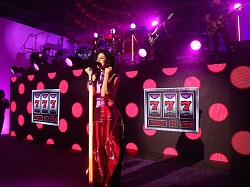 Marina & The Diamonds Marina Diamandis singing