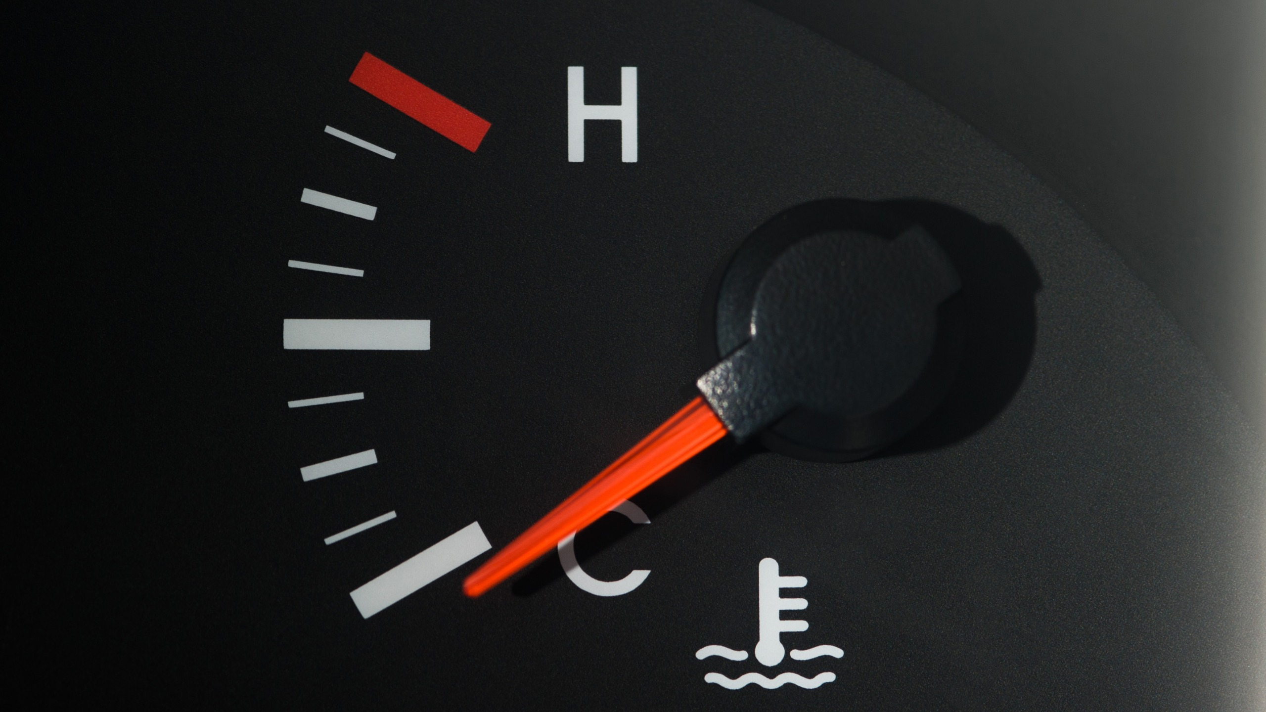 What To Know About a Car Temperature Gauge