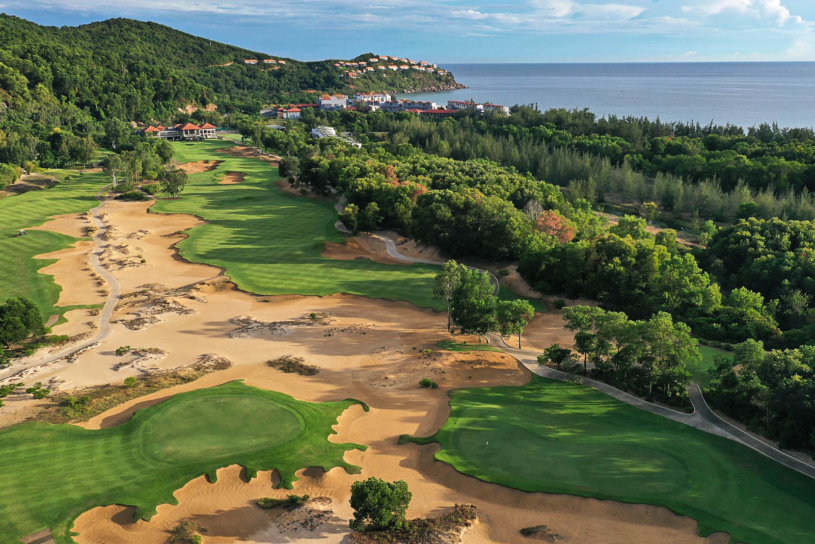 Aerial photo of a golf course.