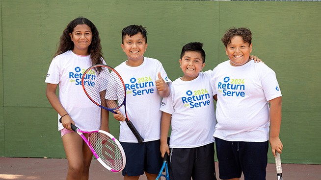 Tennis players preparing